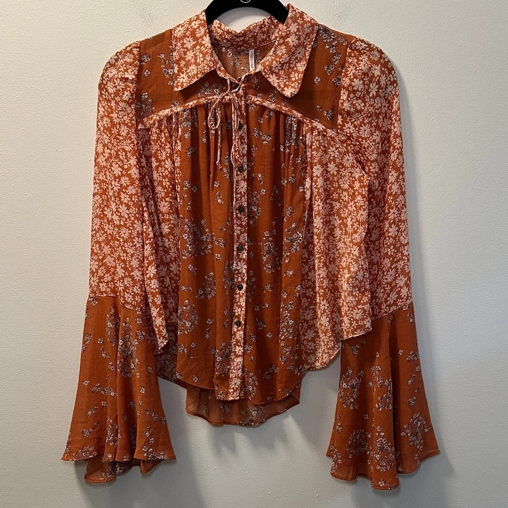 Free People Women’s Rust Serena Floral Bell Sleeve Button Front Blouse Sz XS